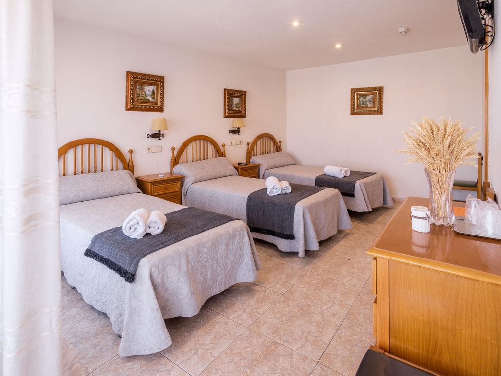 Hostal Gran Via Pinto
