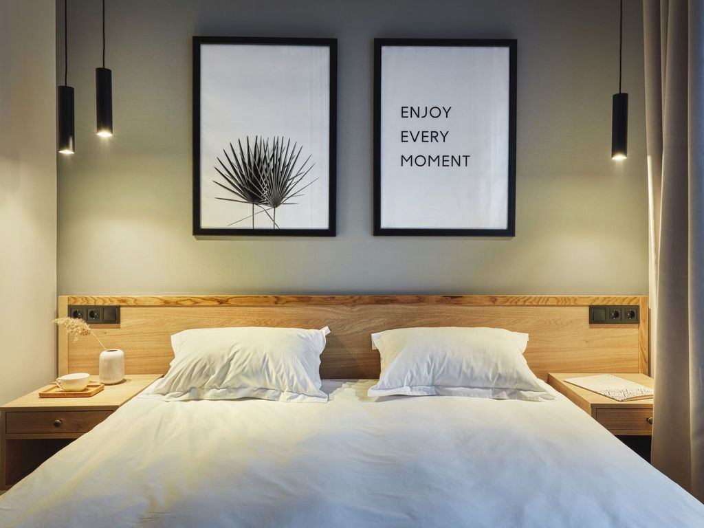 Wine & Pillow Hotel