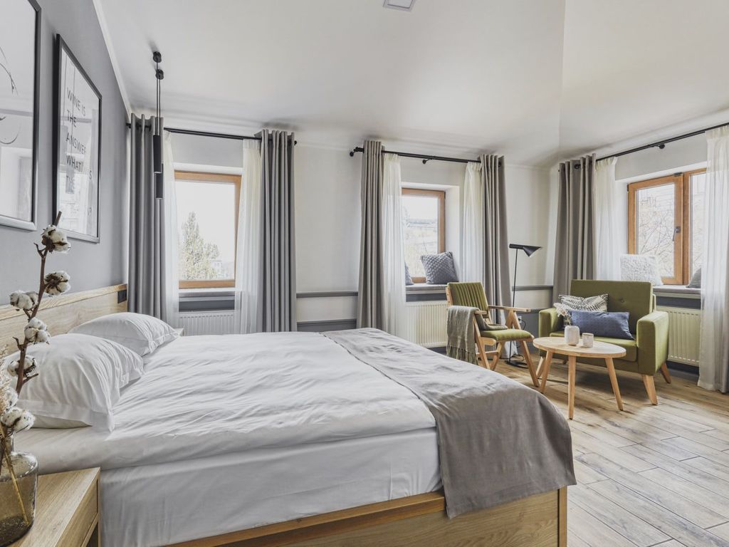 Wine & Pillow Hotel