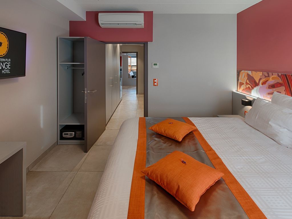 Orange Hotel