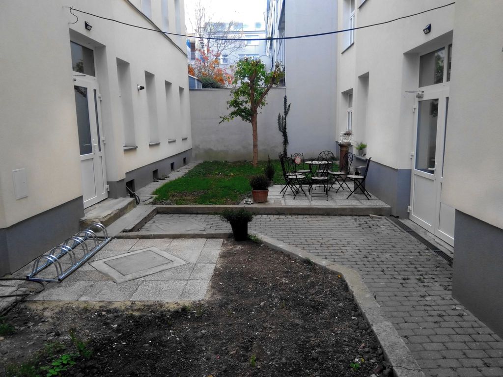 Wohnung in Fünfhaus mit Garten