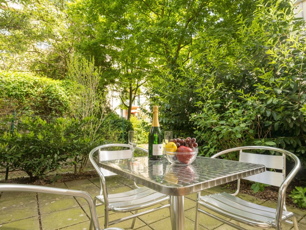 Appartment mit kleinem Garten und Terrasse