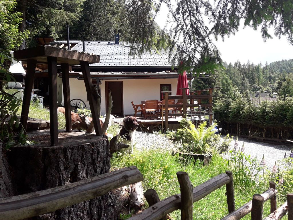 in Kliening mit Grill, Garten