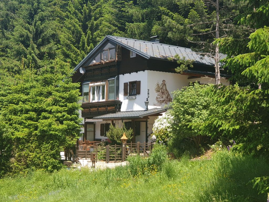 in Kliening mit Grill, Garten