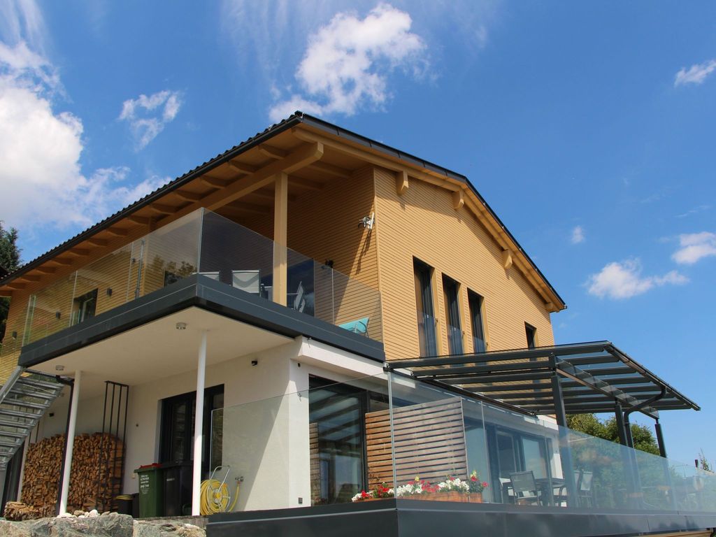 Freistehendes Ferienhaus mit Blick auf den See