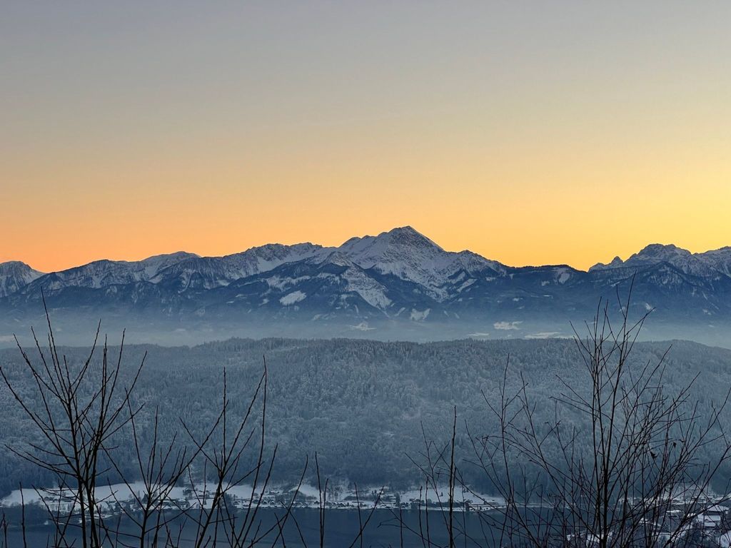 Appartement mit herrlichem Berg- und Seeblick