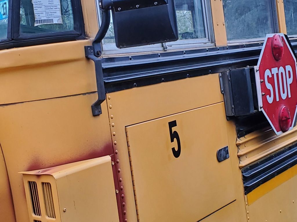 Ungewöhnliche Übernachtung in einem authentischen amerikanischen Schulbus