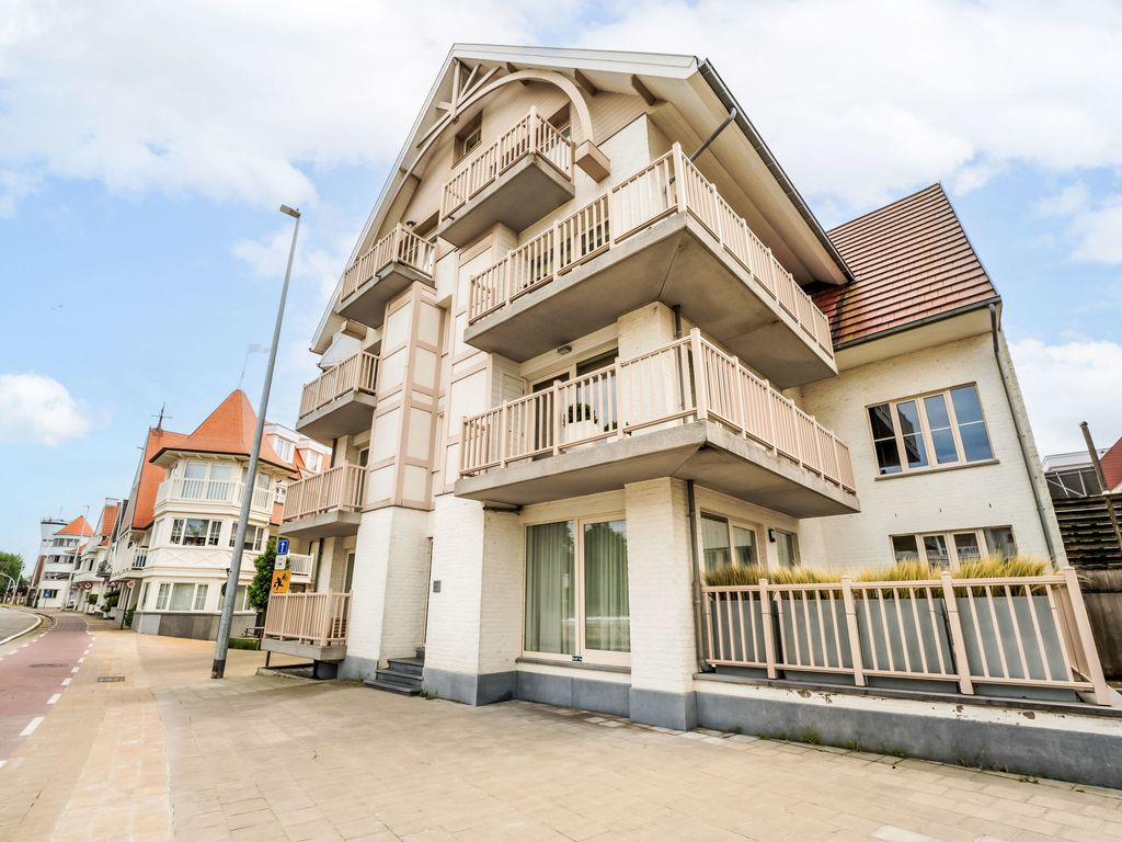 Helios with parking and terrace