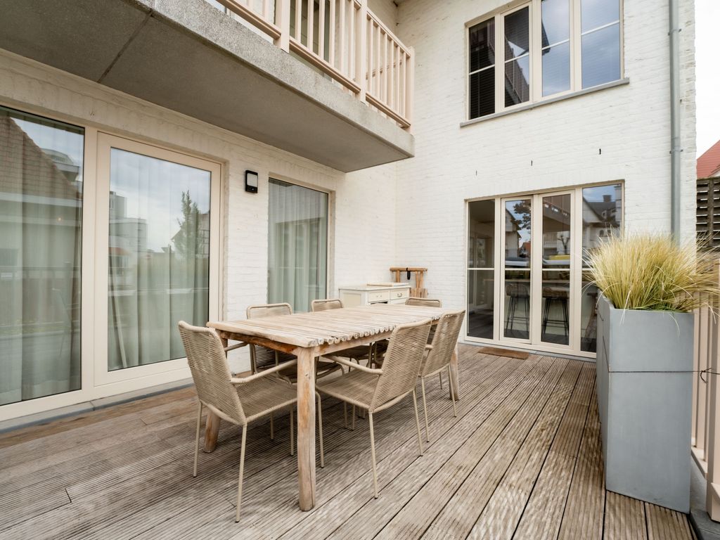 Helios with parking and terrace