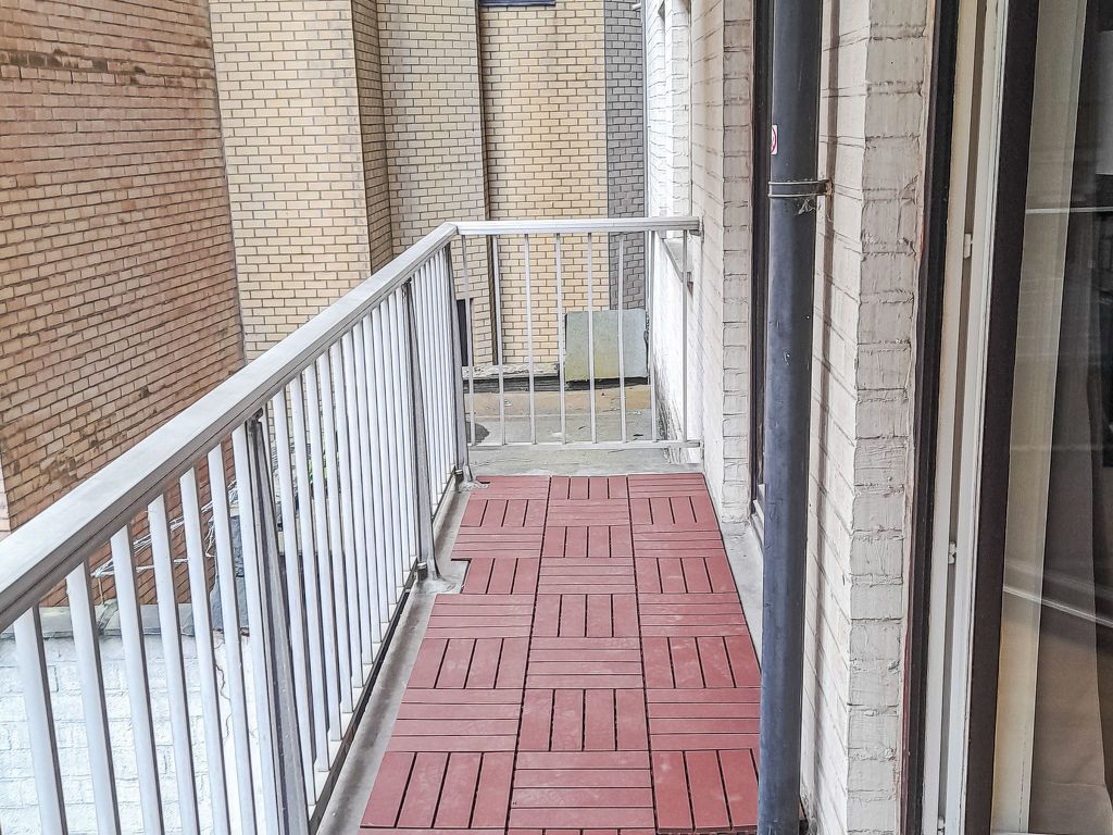 Sealing with balcony