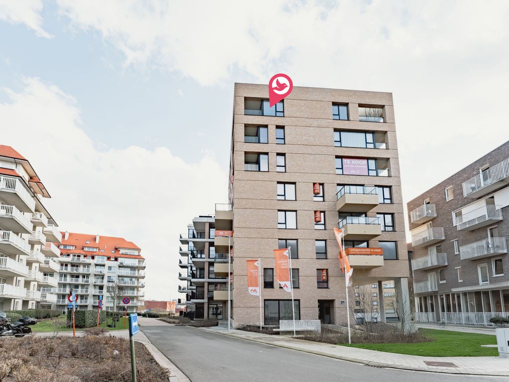 Parkville with parking & terrace