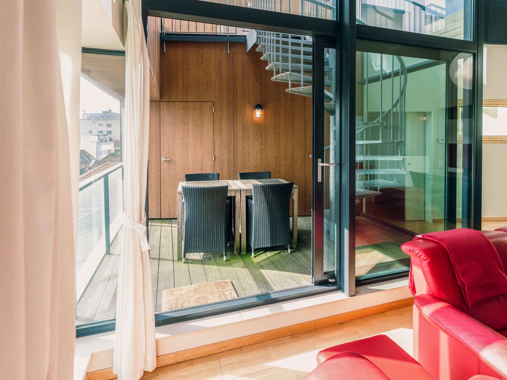 Rooftop Breeze with parking