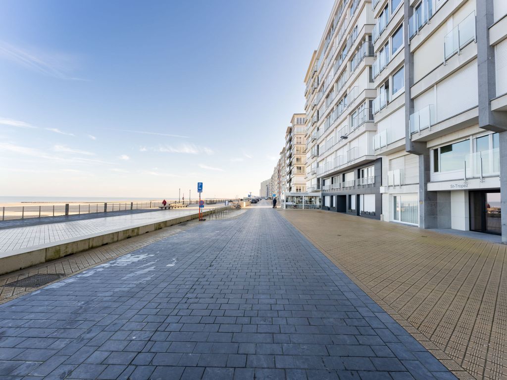 St. Tropez with seaview & parking