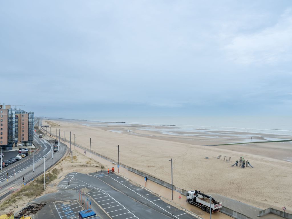 Zon & Zee with seaview