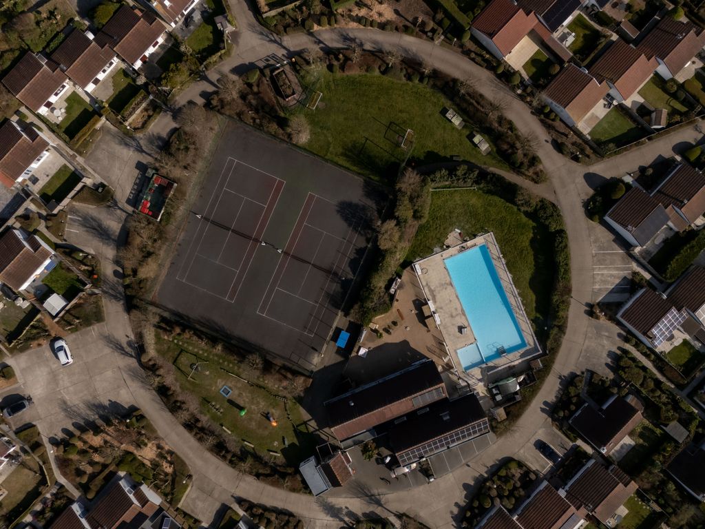Beluga with parking and shared pool