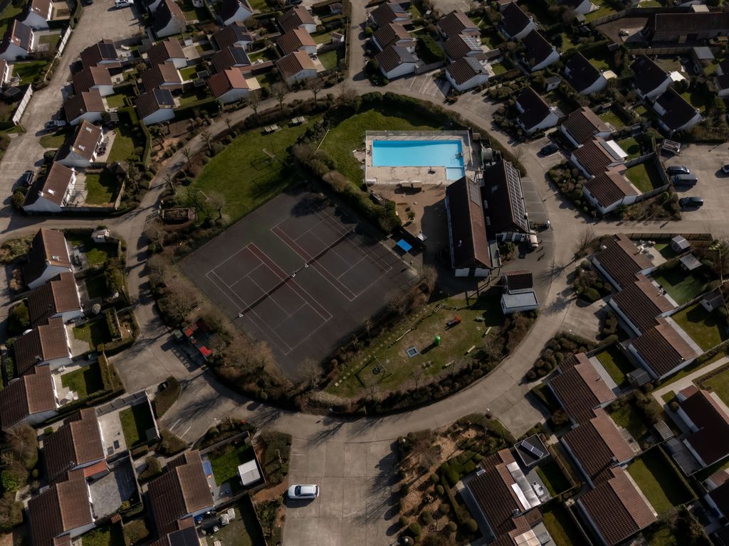 Beluga with parking and shared pool