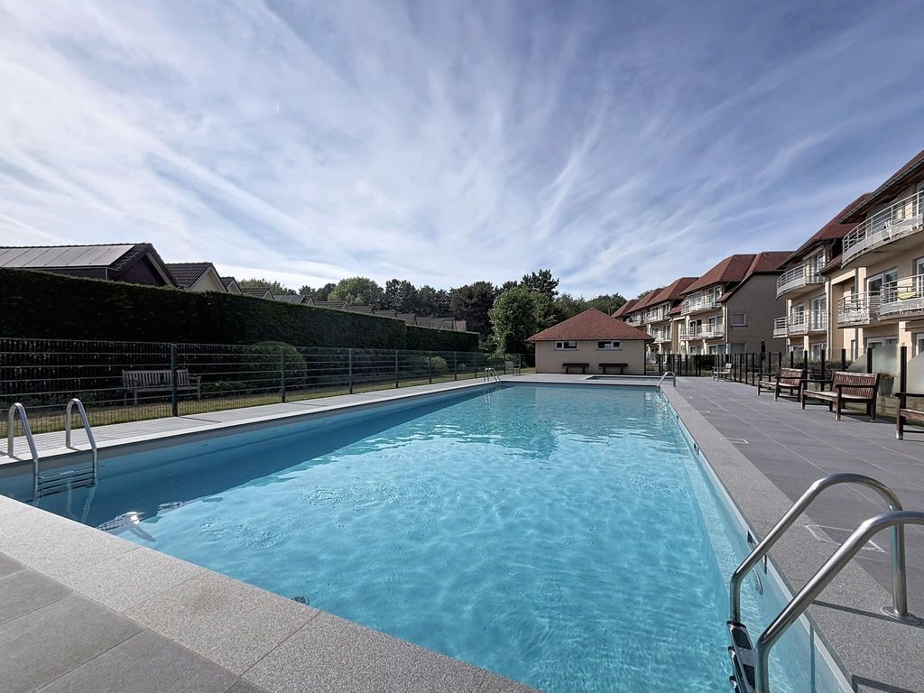 Green Garden XVXI 205 with pool view
