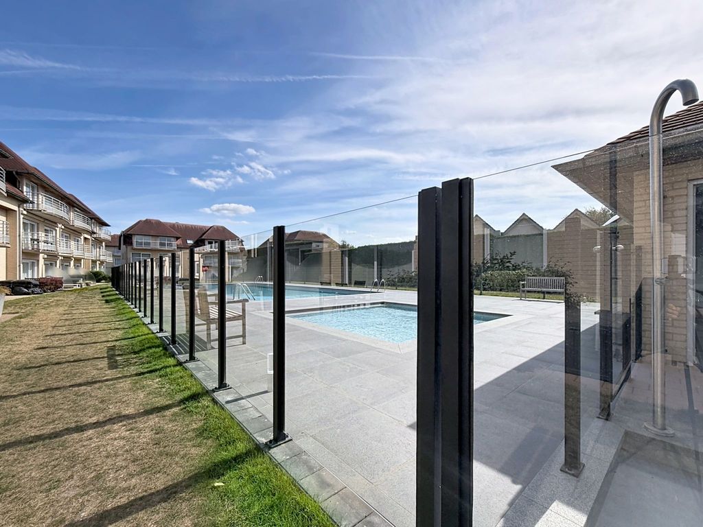 Green Garden XVXI 205 with pool view