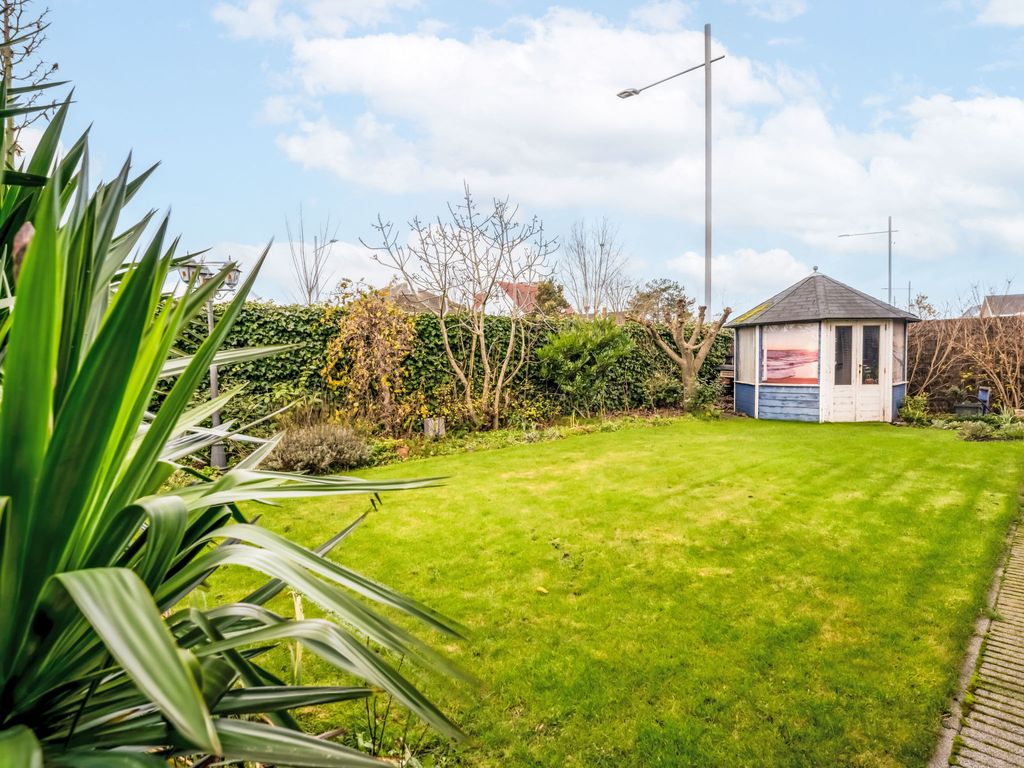 Zeelucht with private garden