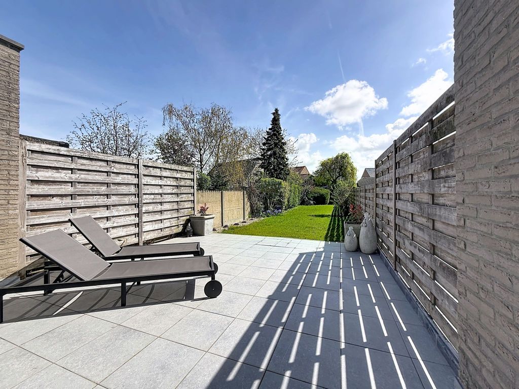 Stella Maris with garage and garden