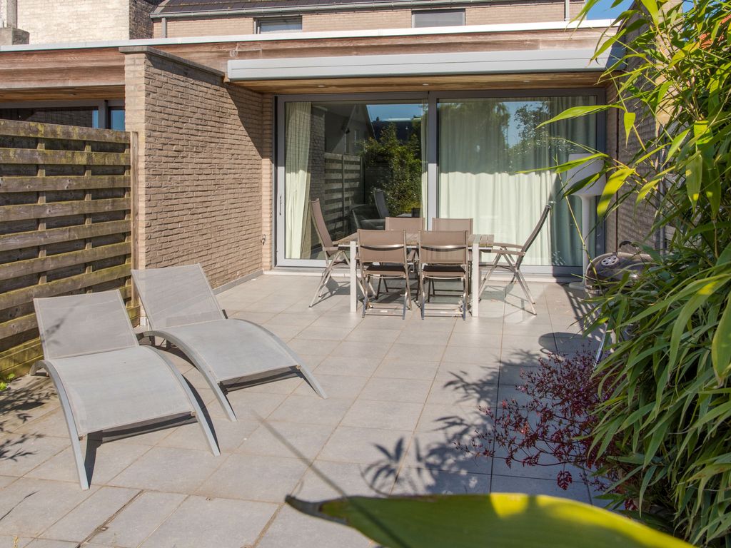 Stella Maris with garage and garden