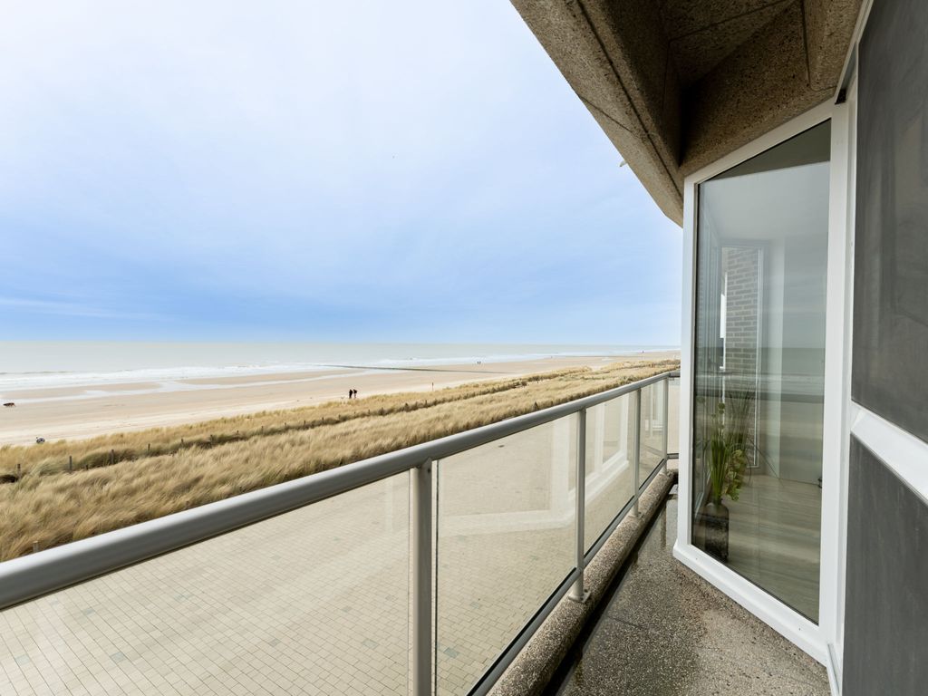 Mitsou with seaview and parking