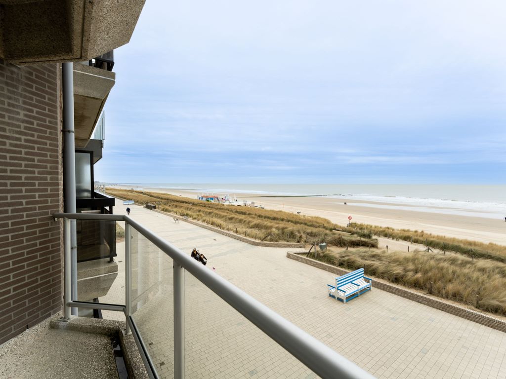 Mitsou with seaview and parking