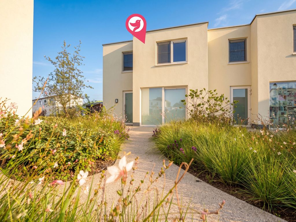 De Strandloper I with parking & airco