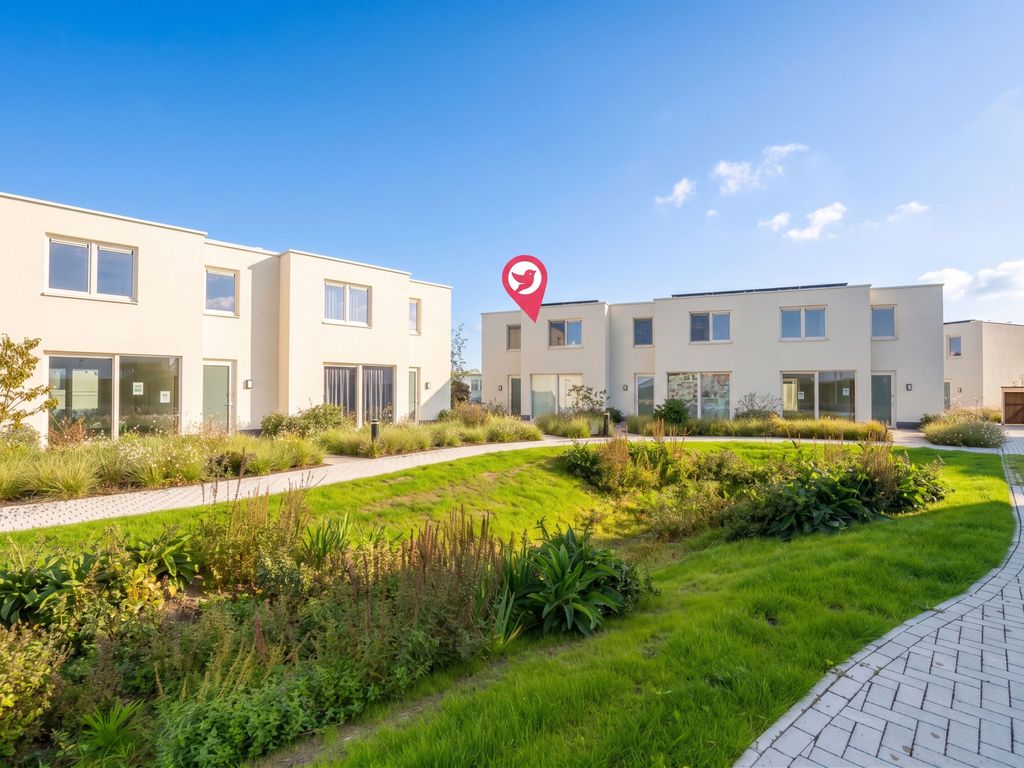 De Strandloper I with parking & airco