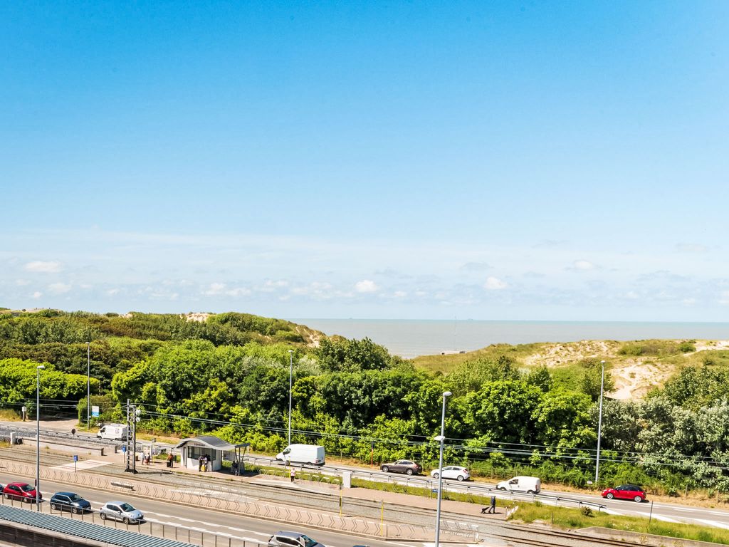 Strandhuis with balcony