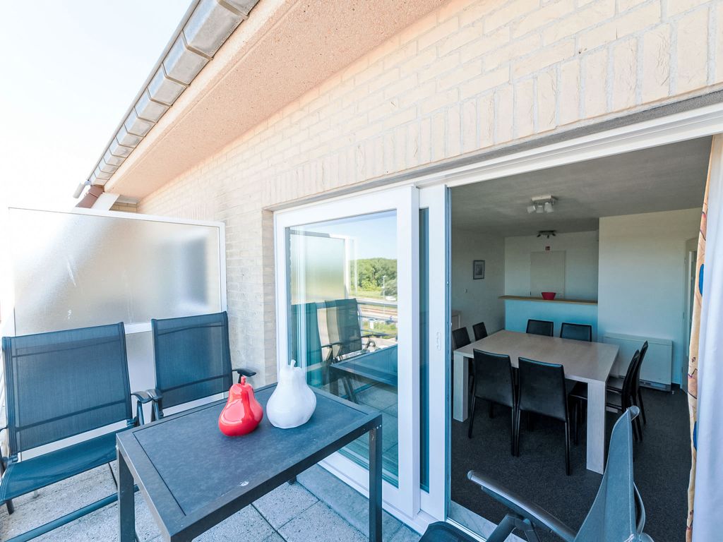 Strandhuis with balcony