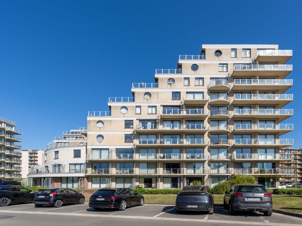 Maurice with balcony
