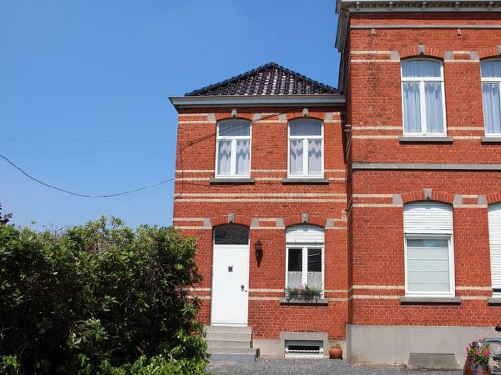 mit Terrasse