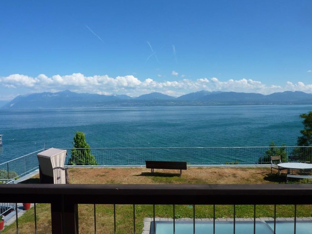 Chalet am See in St-Prex