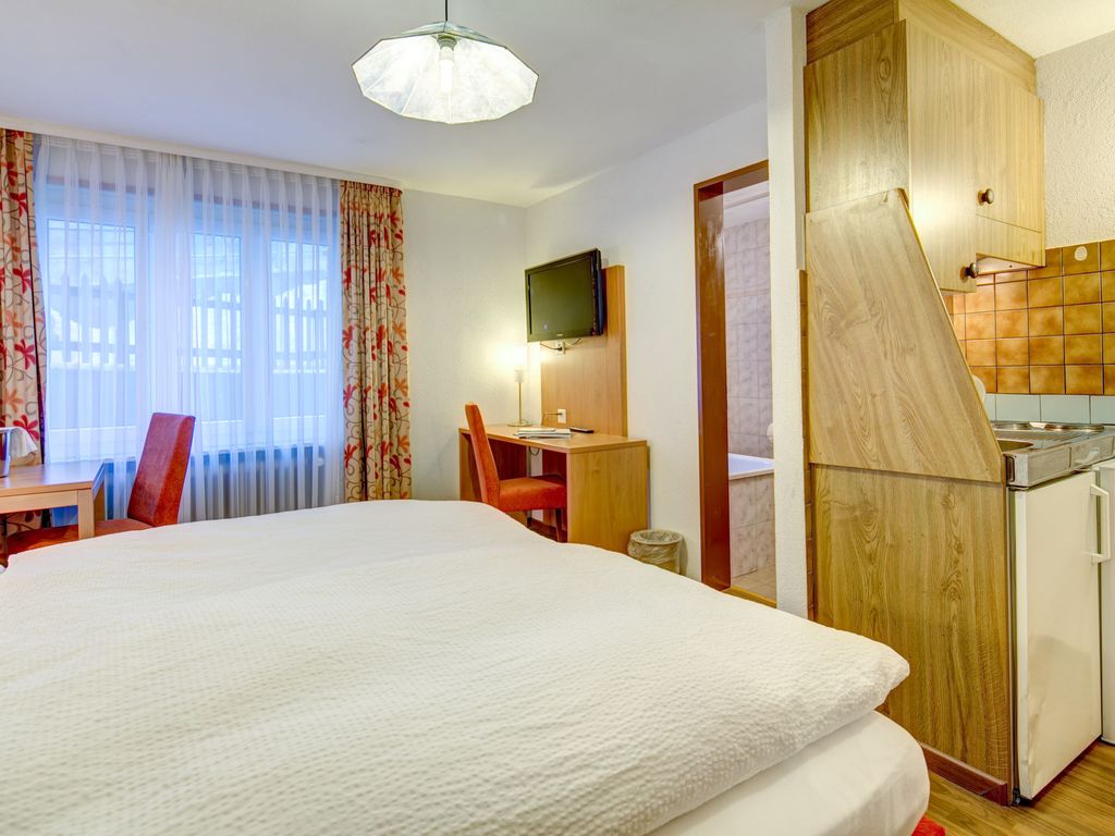Patricia self-check-in Apartments, (Zermatt),