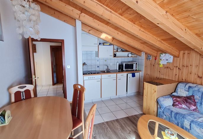 Chalet Haus (bei Einfahrt grosser Nussbaum ) .1