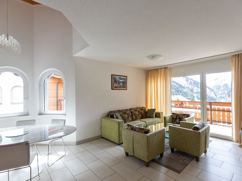 Ambassador Leukerbad # 4-bed apartment, Dusche und Bad, WC
