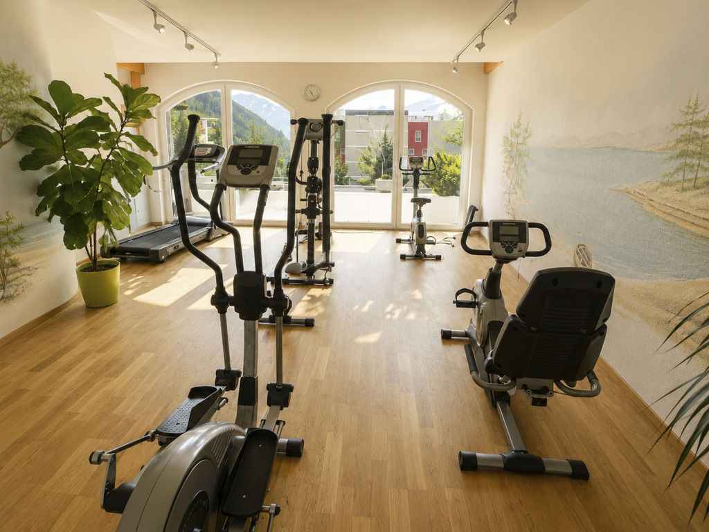 Ambassador Leukerbad # 4-bed apartment, Dusche und Bad, WC