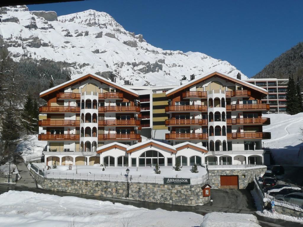 Ambassador Leukerbad # 4-bed apartment, Dusche und Bad, WC