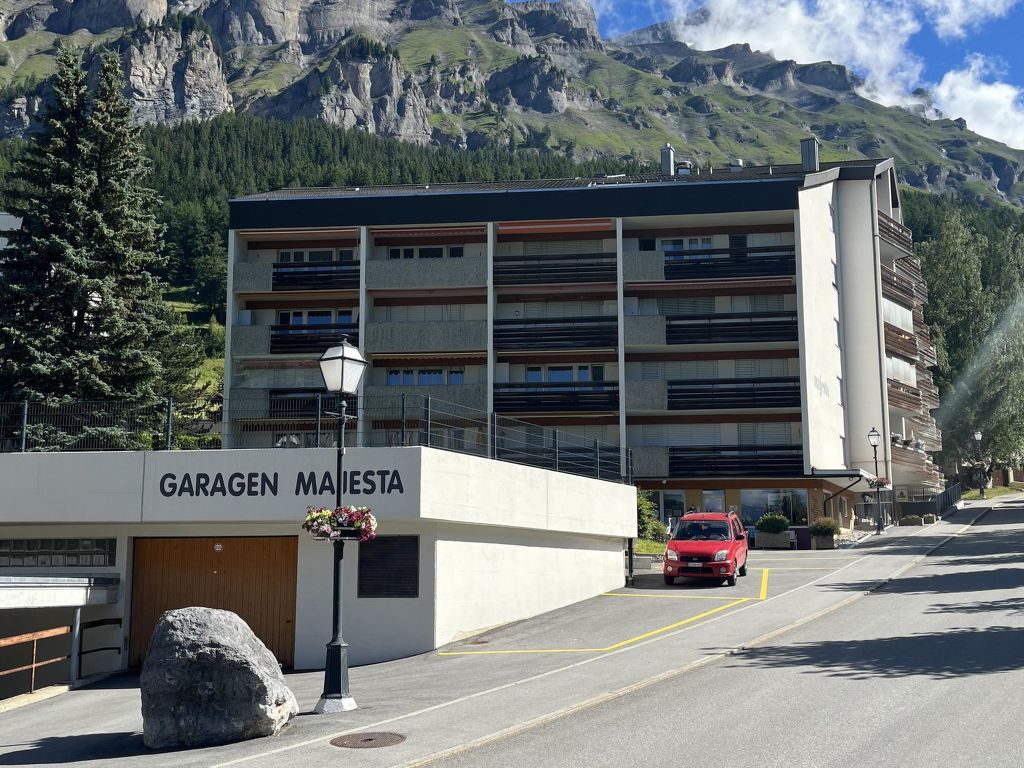 Majesta Leukerbad # 6-bed apartment, Dusche, WC