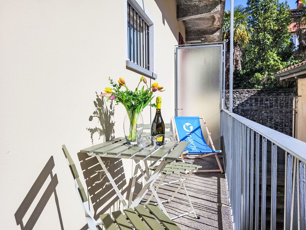 White Locarno Apt.1