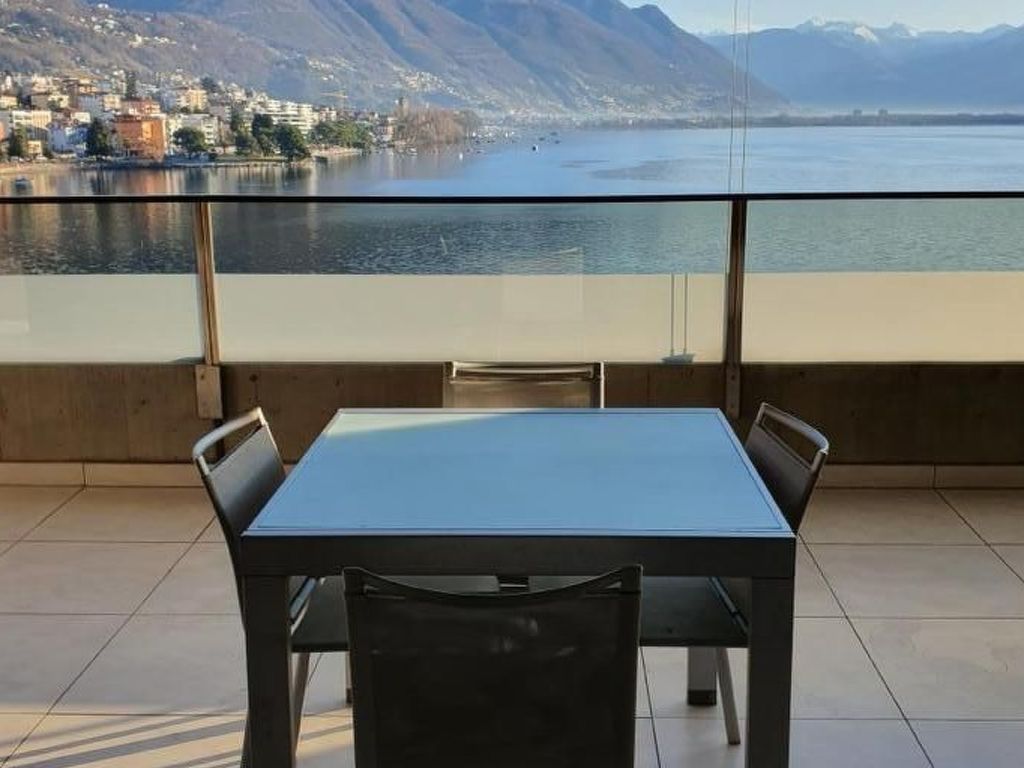 Modern mit atemberaubendem Seeblick Apt 406