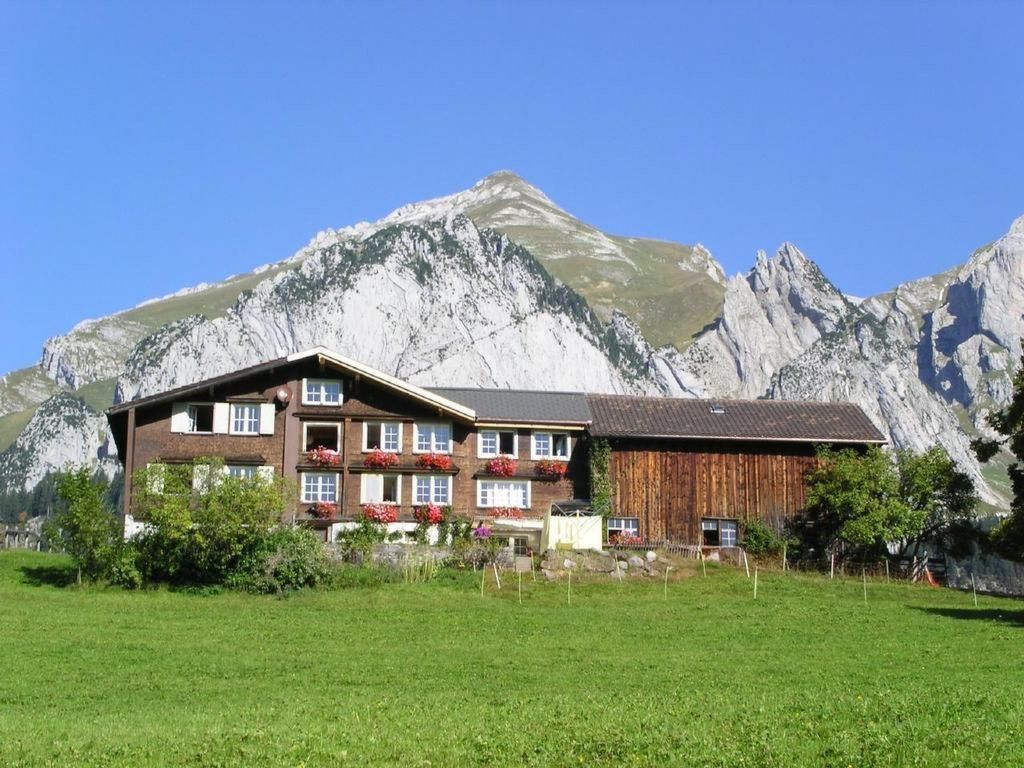 "Tanzhus" , Tanzhaus