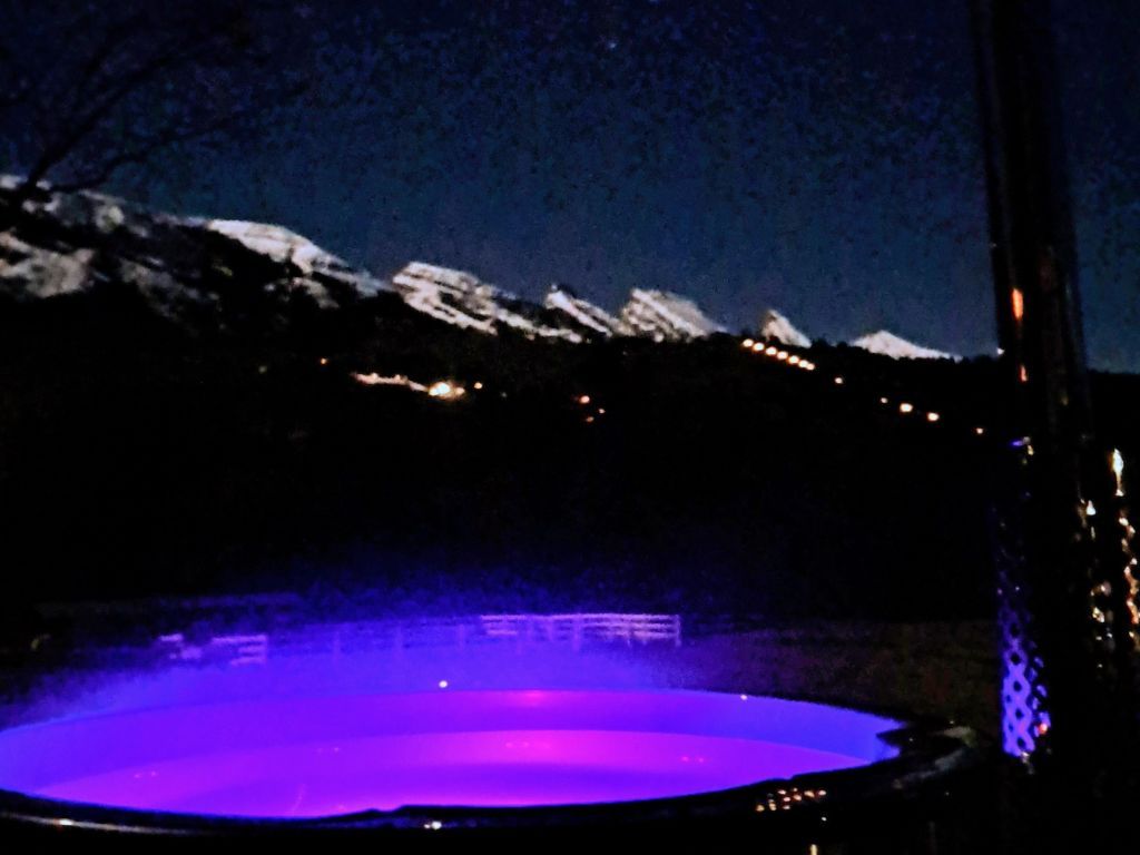 Chalet Chic+Hot Pot