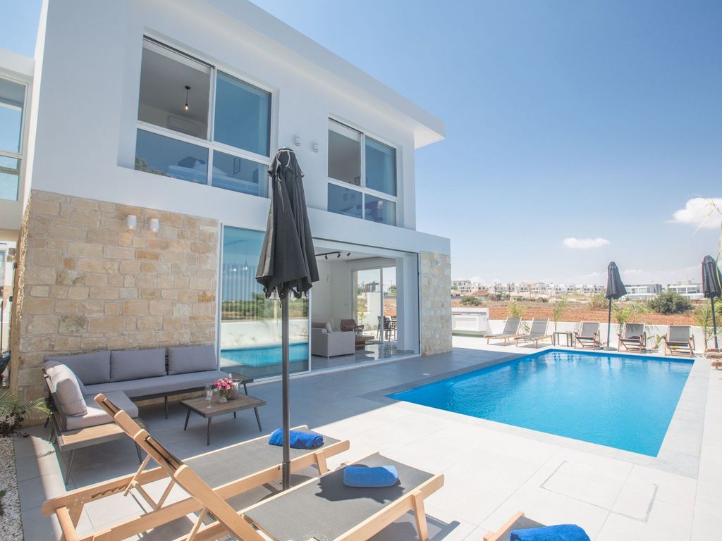 4-Schlafzimmer-Villa mit Pool im Zentrum von Pro