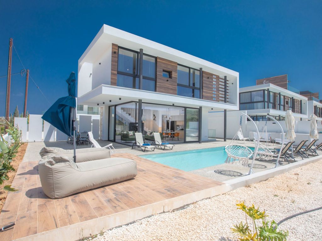 mit Pool in Protaras