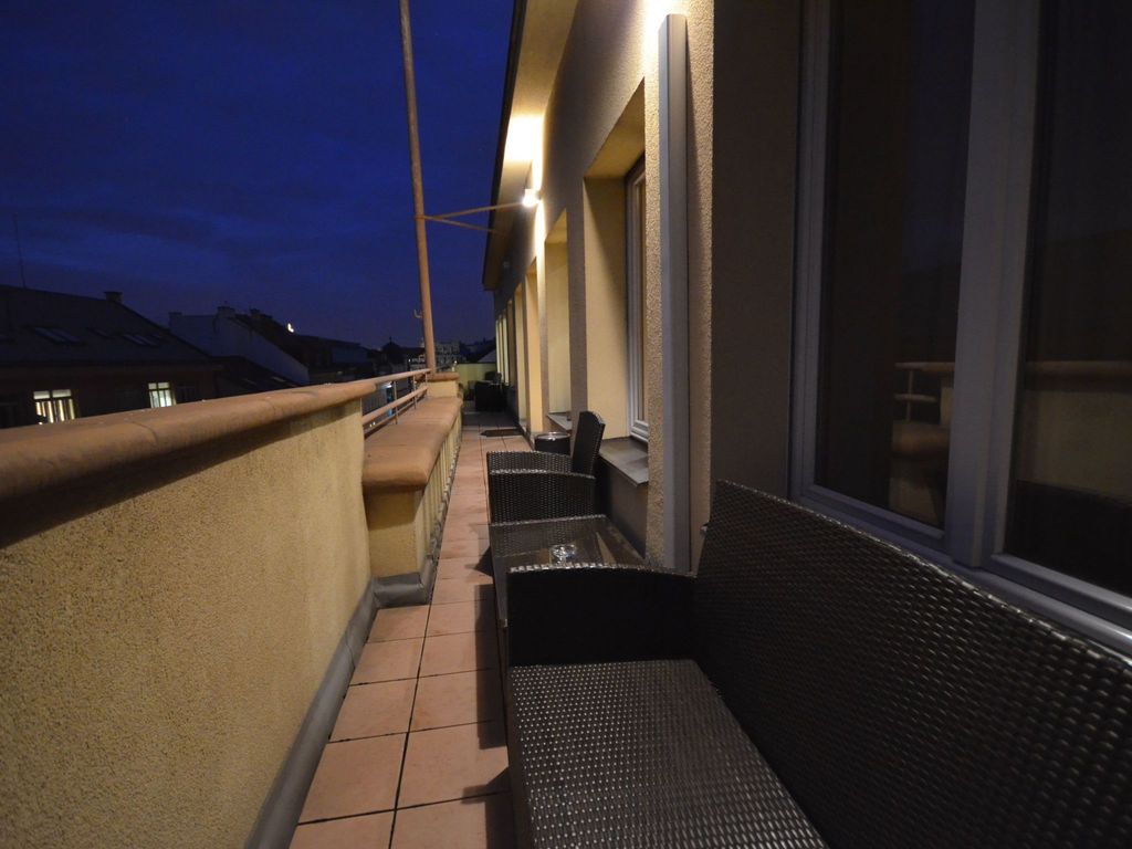 mit Terrasse