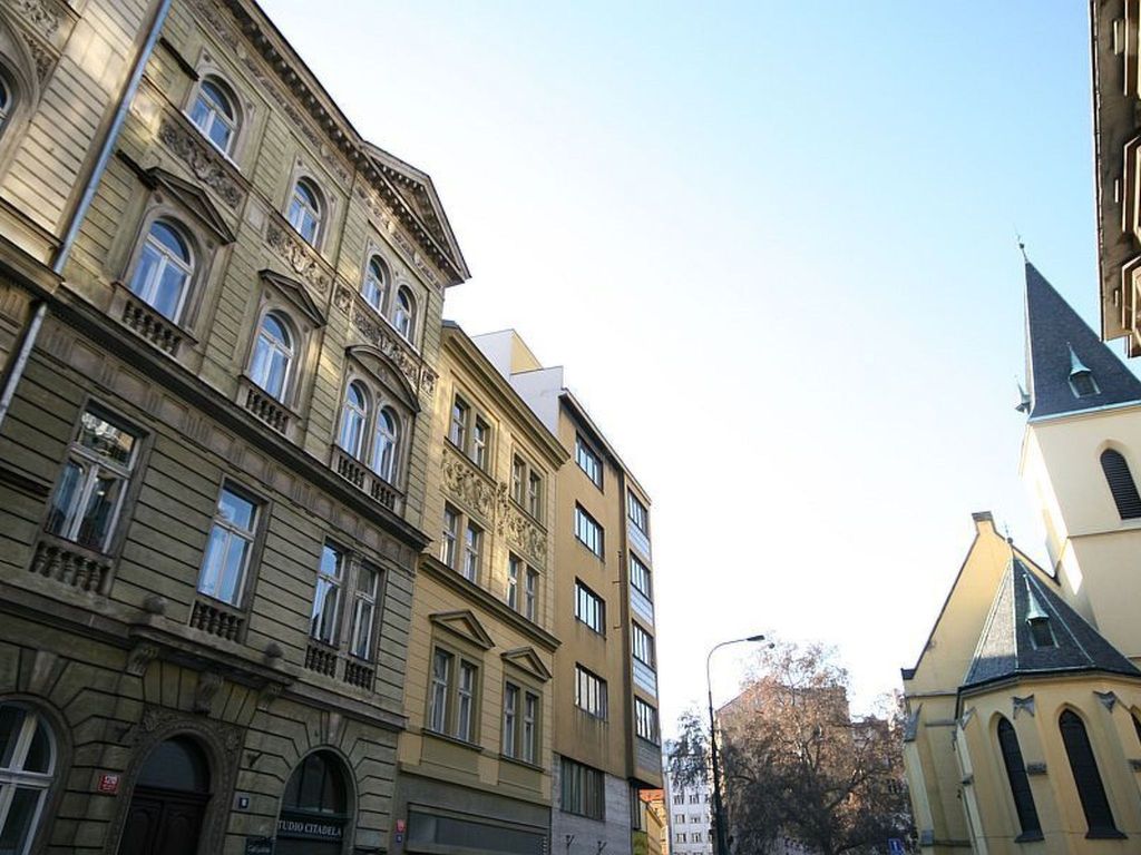 Luxuriöse Altbau-Dachgeschosswohnung in Prag