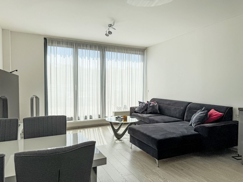 Elegant Two-Bedroom Apartment for 6