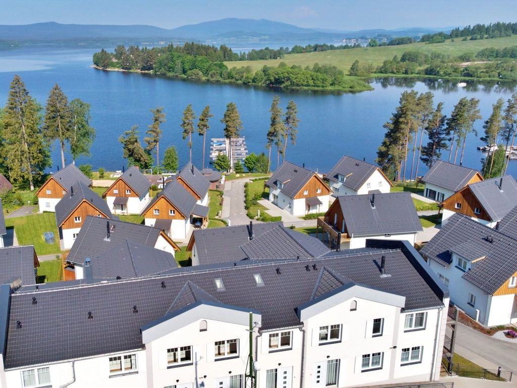 Lakeside Village 21